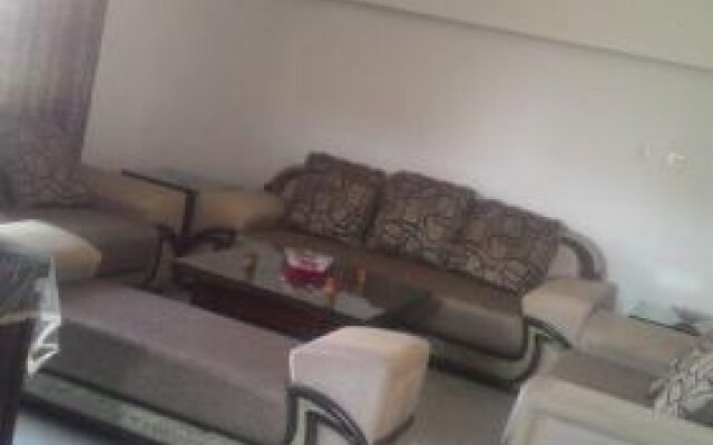 Cozy room w/ Free WIFI in a Modern 3 BHK Apartment