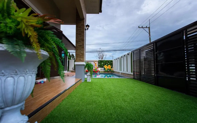 Uzeason Poolvilla Sattahip