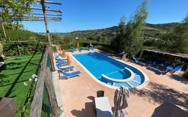 Beautiful tent lodge in Massignano with private terrace