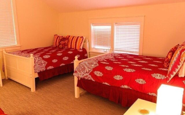 1381 Laurel Grove 3 Bedroom Home by RedAwning