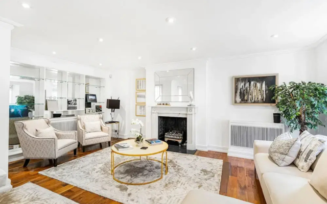4-bed House Next To Harrods Pont Street Mews