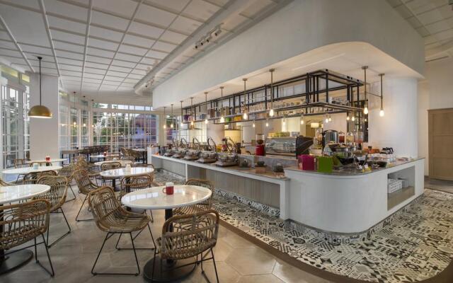 Kampi Hotel Tunjungan – Surabaya