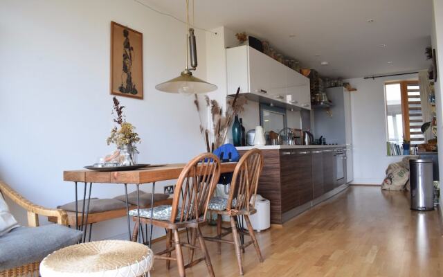 River View Apartment in London