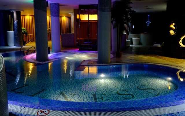 Atrium Hotel