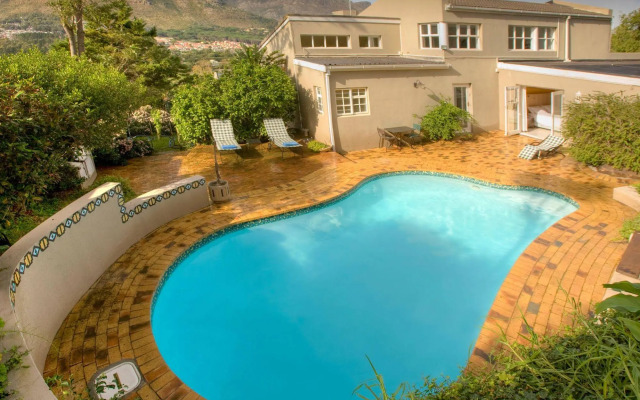 Art Gallery Guest House - Thandekayo