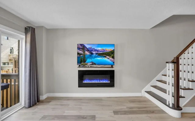 Stylish Mississauga Lower Unit BBQ Yard Paradise