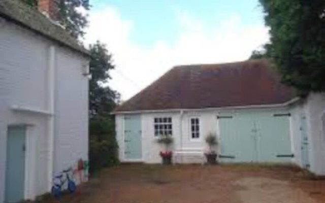 Sweet Small Barn With Tennis Court, Near Goodwood