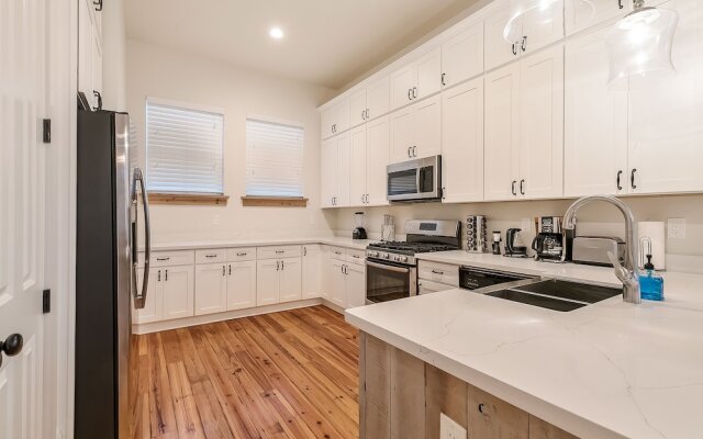 Residences Du Carondelet by Hosteeva