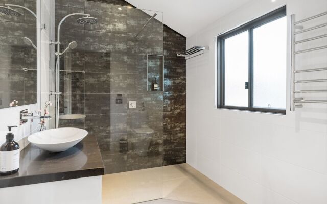 Your Luxury Escape - Midgen Flat