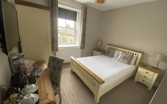 The Three Horseshoes Hotel