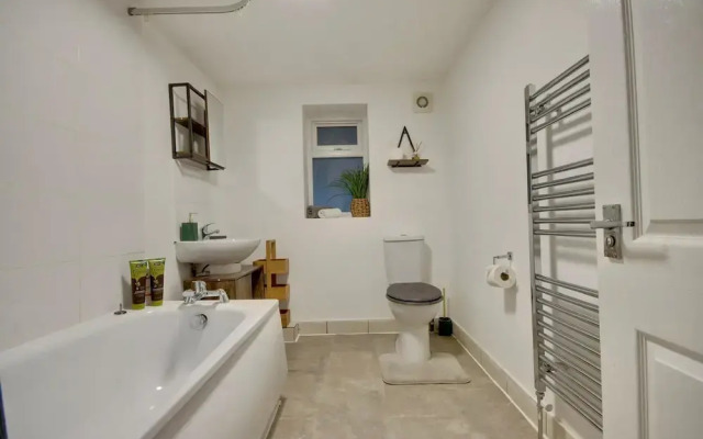Southsea Apartment-Parking-Pool-Hot tub