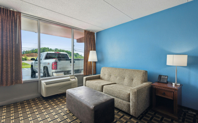 Relax inn by OYO Greeneville Near Hwy US-321