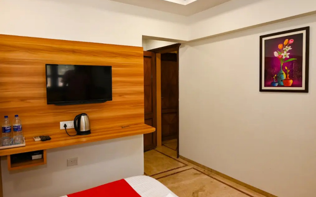 Hotel Benzy Palace