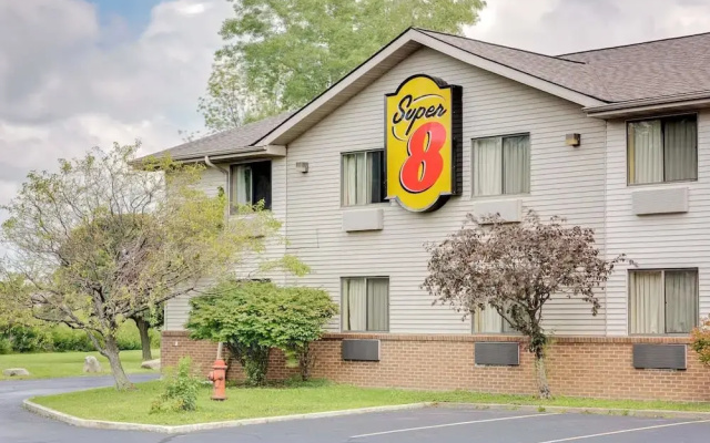 Super 8 by Wyndham Mentor Cleveland Area
