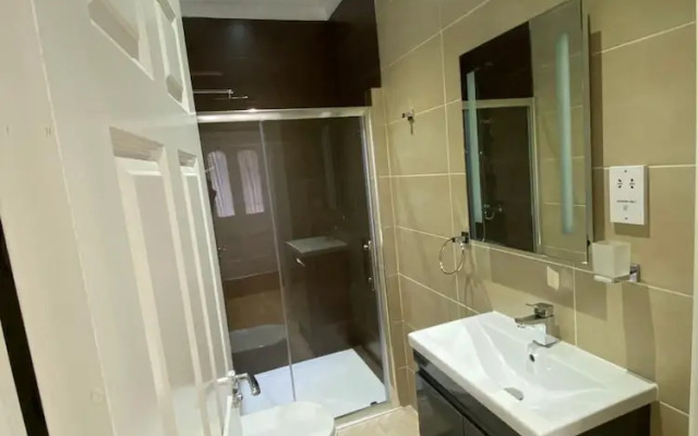 Charming 2-bed Apartment in Wolverhampton