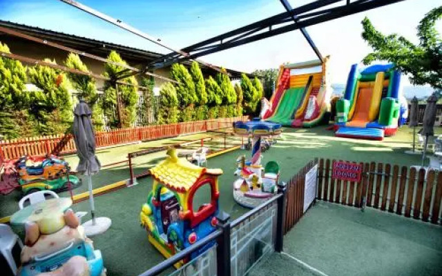 Corali Resort