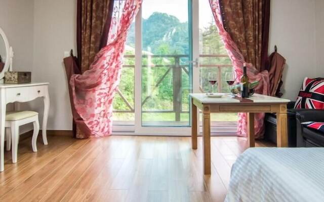 Heidi Pension G House