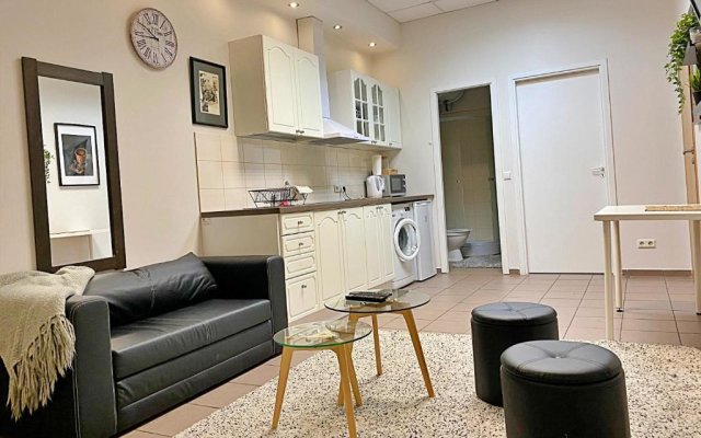 City Centre 3BD Apartment by Hostlovers