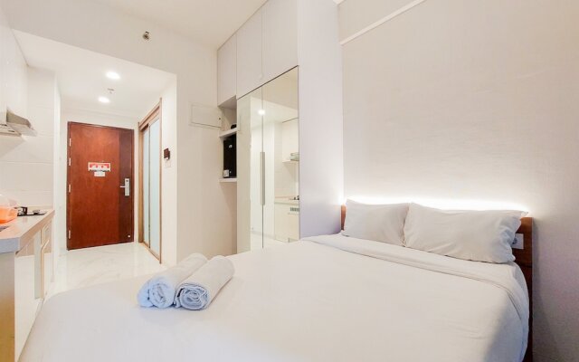 Homey And Restful Studio Room At Sky House Bsd Apartment