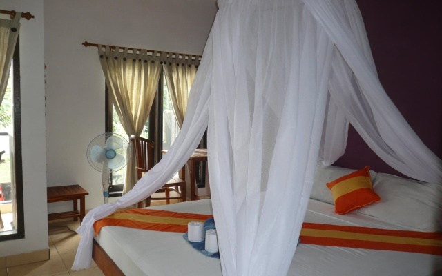 Yunni Guesthouse – Guest Rooms – Purwakerti