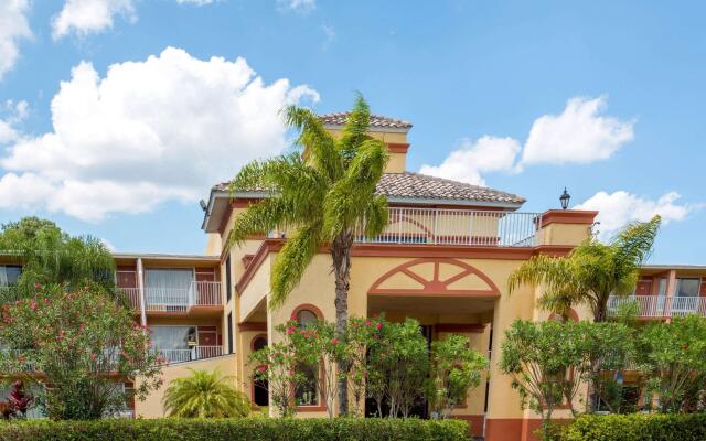 Howard Johnson by Wyndham Tropical Palms Kissimmee