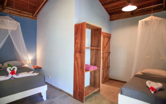 Makanas Beach Bungalows