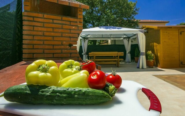 Lovely Apartment in Kaštel With Swimming Pool