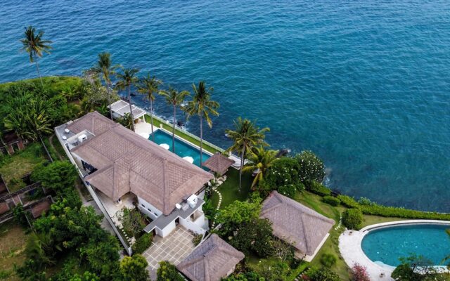 Villa Blanca by Alfred in Bali