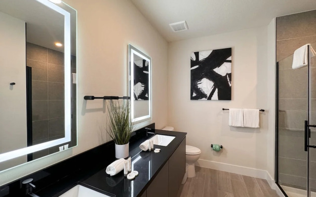 Upstay - Modern Family Townhouse w Private Pool