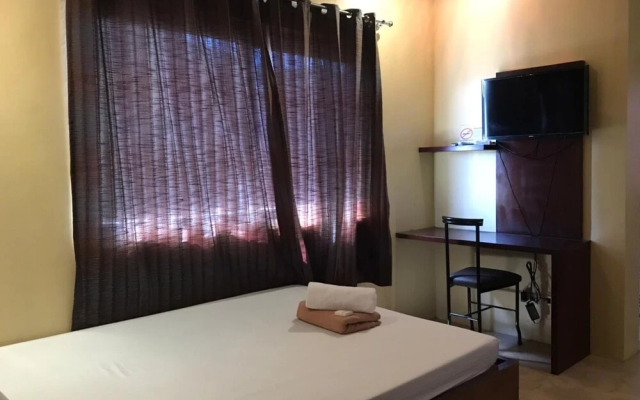 762 Laurien Hotel
