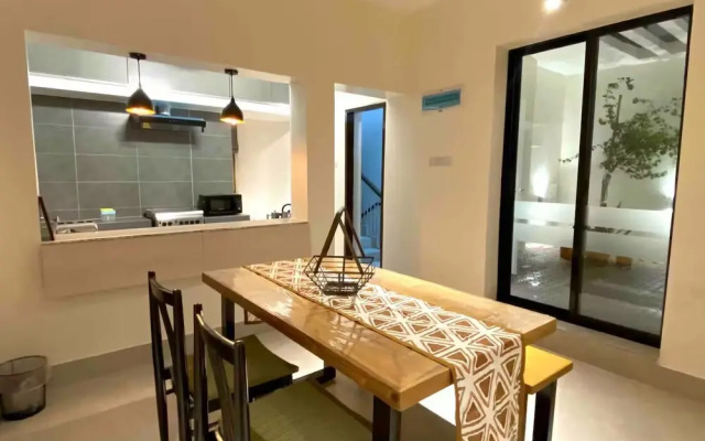City Views Hotel With Housekeeping