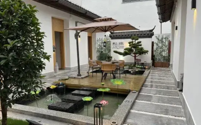 Fuyang Qijiang Bieyuan High-end Homestay (Raozhou Ancient Town Branch)