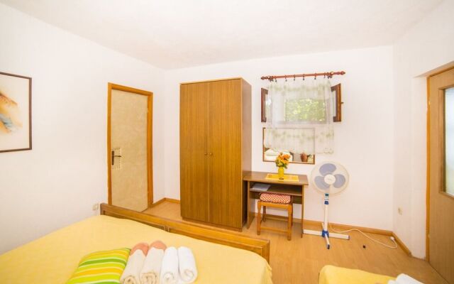 Apartments Bratus