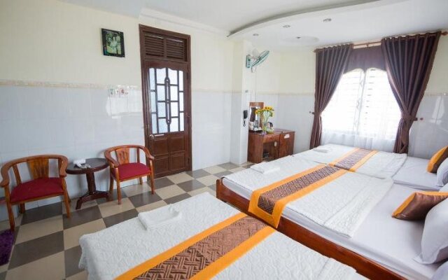 Ngoc Huong Hotel