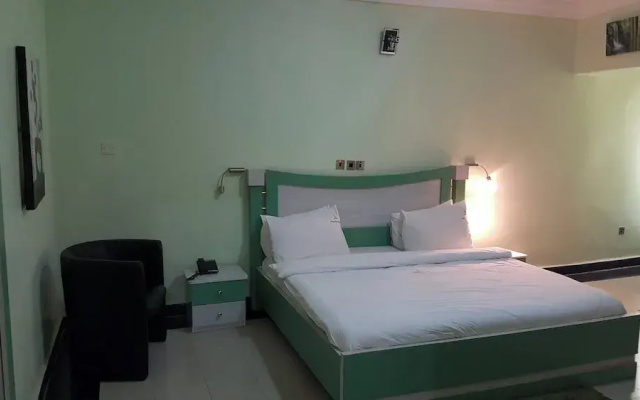 Top-Notch Suites and Apartment