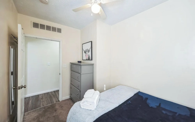 Cozy 2 Bedroom Getaway