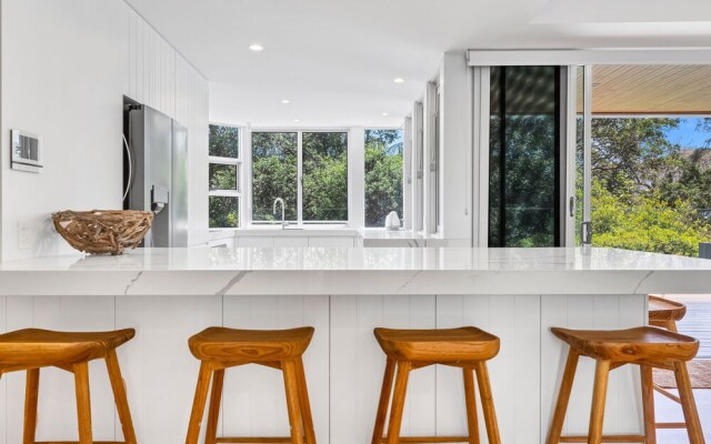 Exceptional Mooloolaba Beach Apt-Beach01
