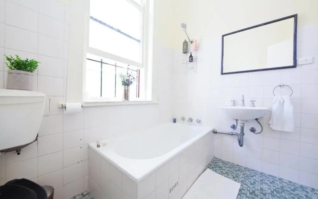 WB319 Chatswood Charmer-Roomy 3 Bed Apartment