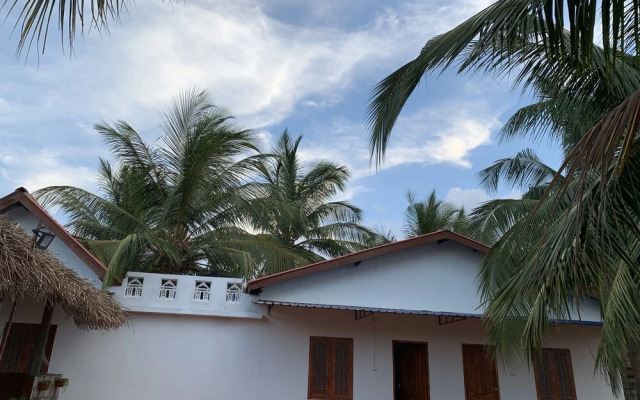 Palm view inn-Nilaveli