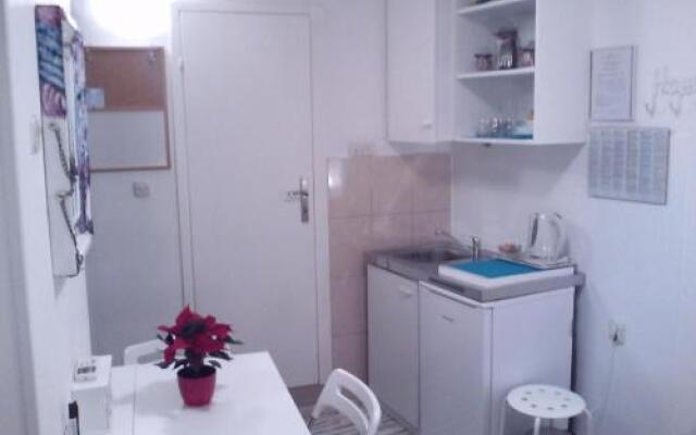 Assi Room
