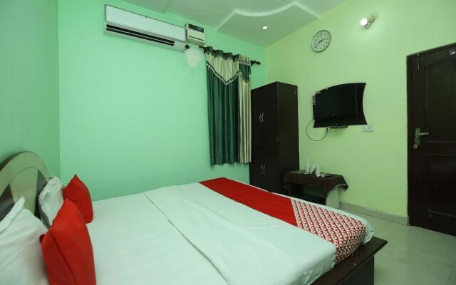 Oyo 40458 Hotel Deep Palace