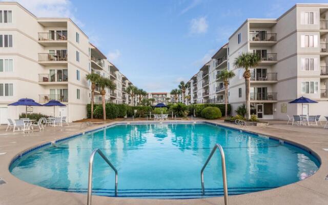 Beach Club 208