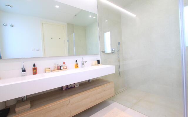 2223 - New modern Villa with Pool and Garden