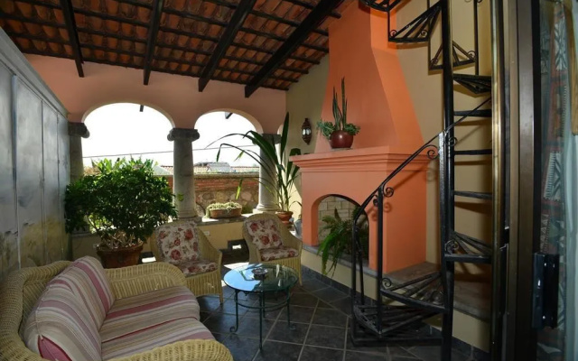 Casa Tres Leones