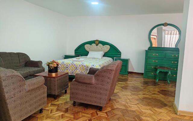 Hostal Altamira Suites