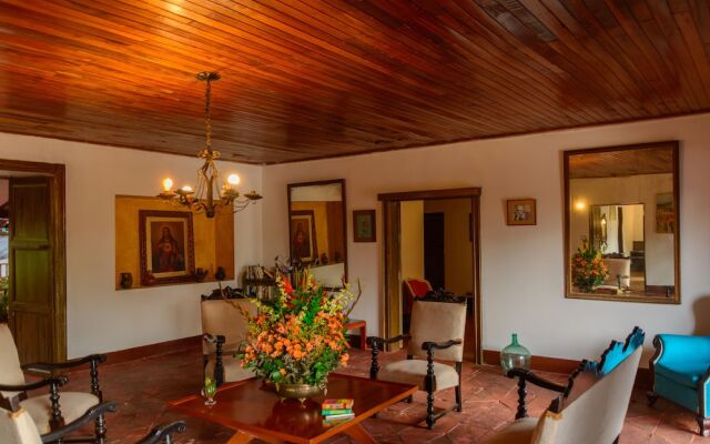 Hosteria Colonial La Cueva de Leo