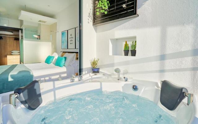 SUITE DEL MAR Luxury apartment with jacuzzi