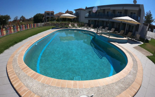 Finikas Garden Beach Resort Nikiti