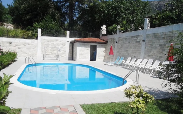 Apartments Maini