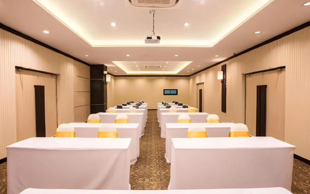 L Hotel